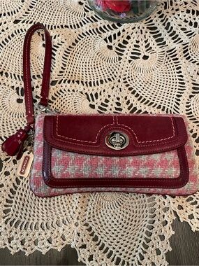 Coach Hamptons Houndstooth Wristlet featuring pink and grey tweed